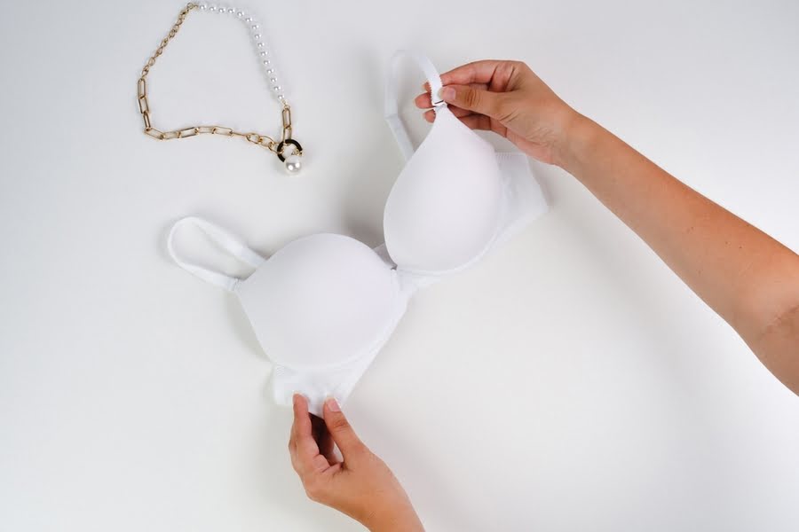 Co zrobić, żeby biustonosz samonośny się trzymał?